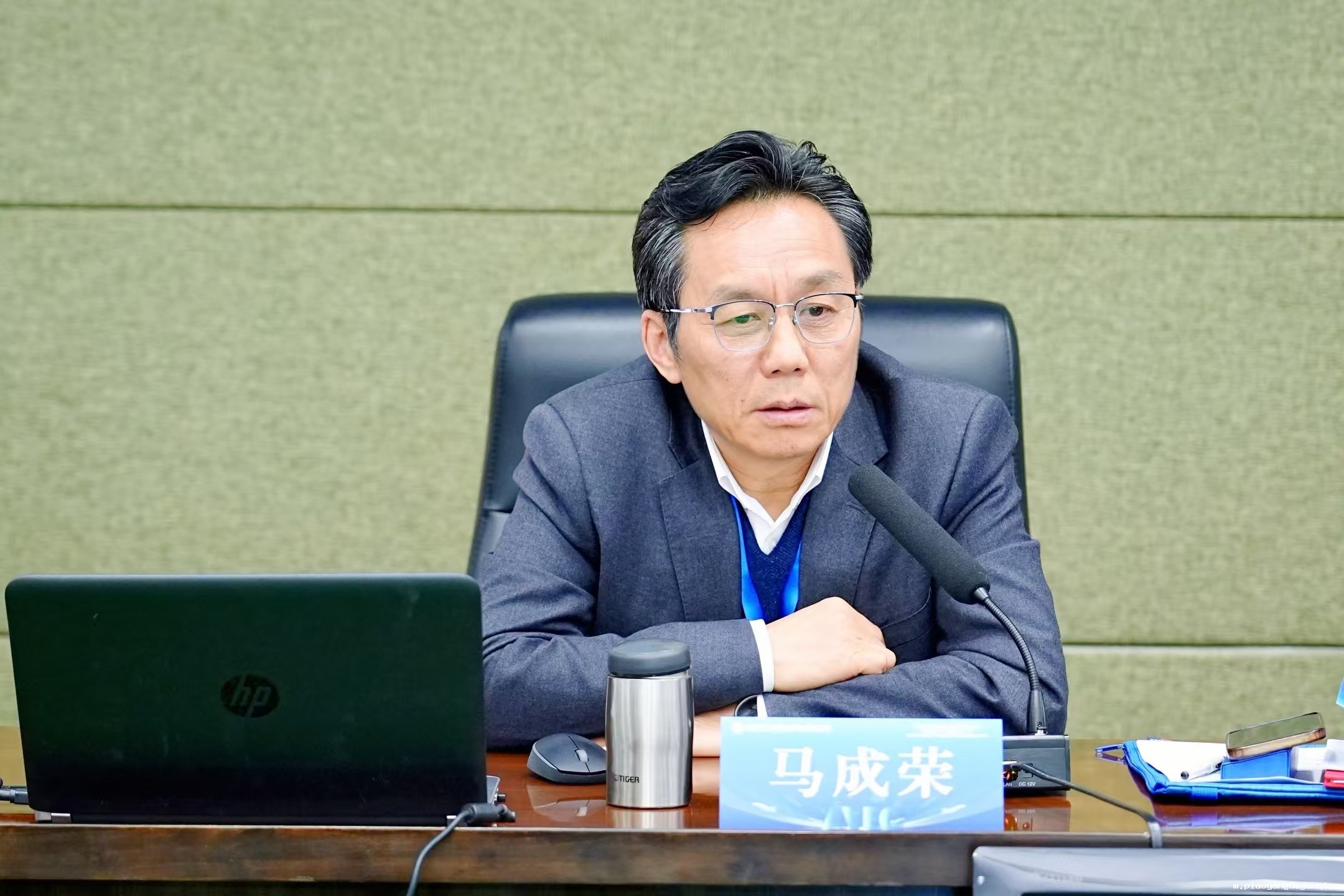 2461368E4B3ACDE01E794A55EA10094E.jpg 马成荣讲话.jpg