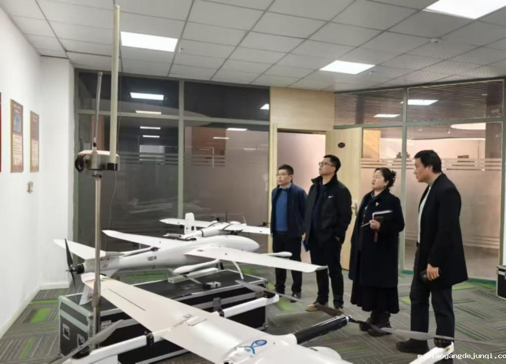 领导参观.jpg 领导参观.jpg