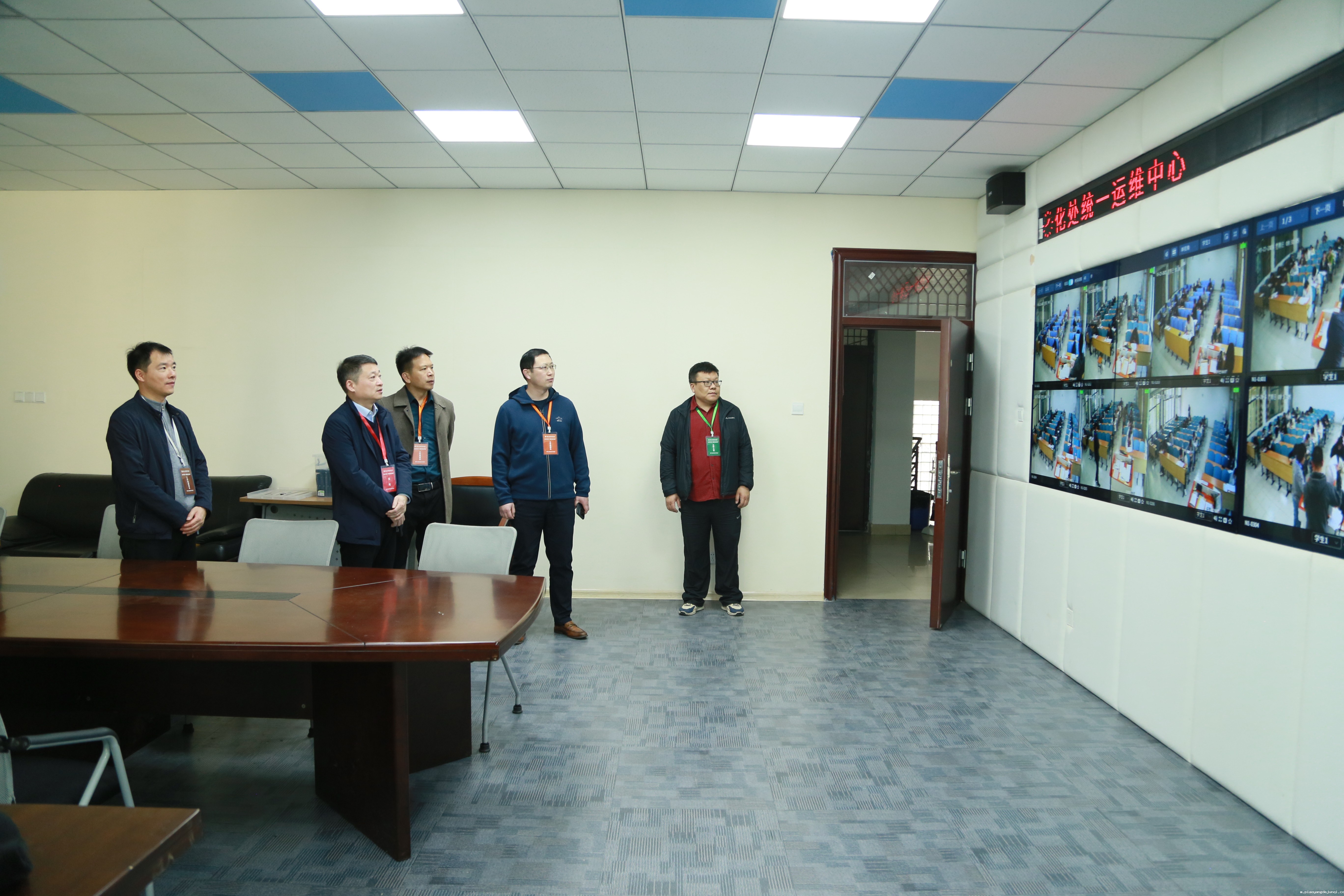 2.高宏彦到信息化监控中心检查考场.jpg 2.高宏彦到信息化监控中心检查考场.jpg