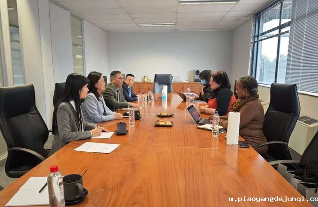 与南非高等教育与培训部座谈磋商